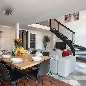 Spacious Near Karlin Square Прага